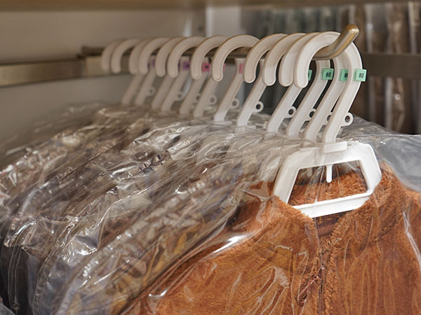 CHILDREN HANGER